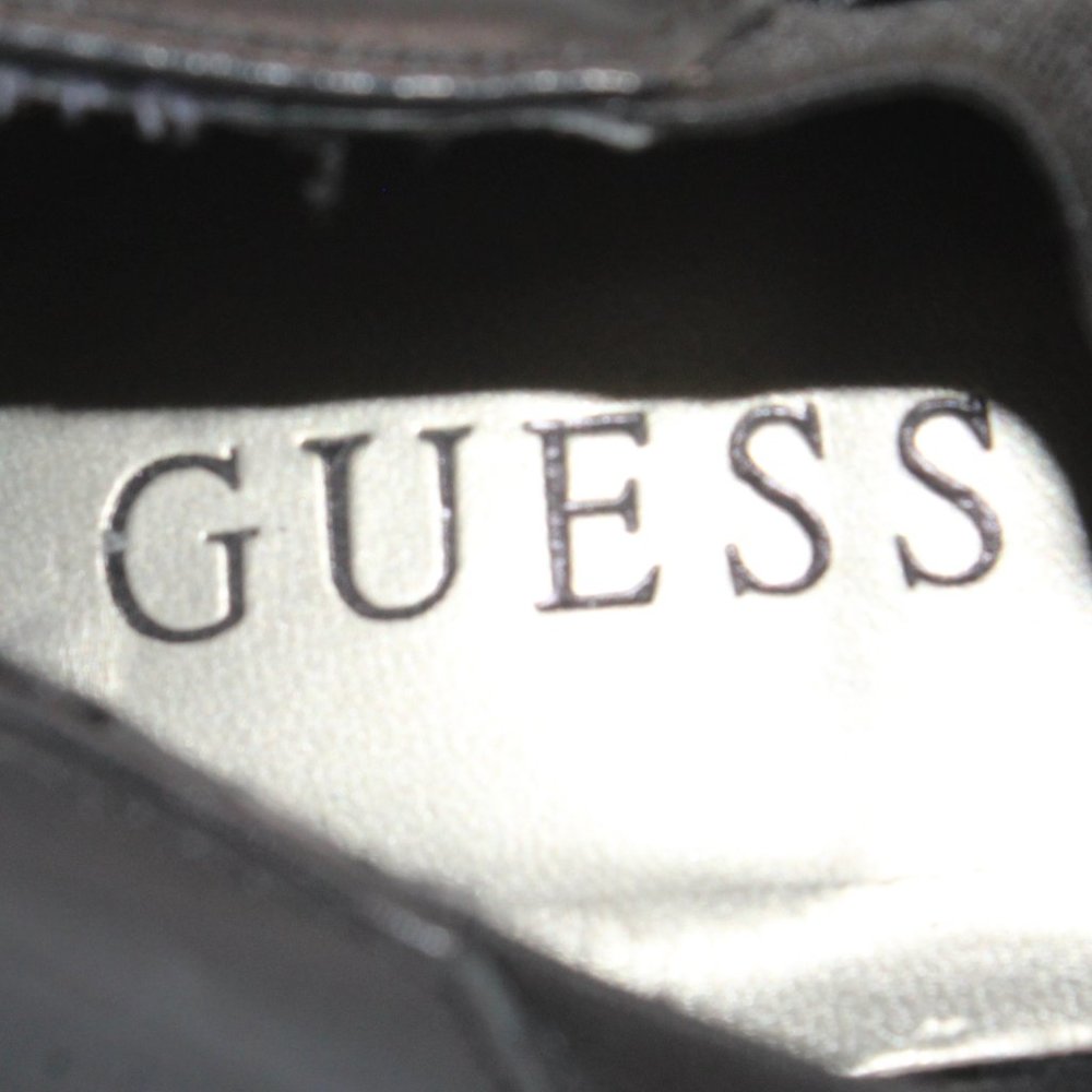 GUESS T Pyramid Studded Sz 8.5M Black Leather Ankle Booties Stilettos Heels #144 - Picture 16 of 16